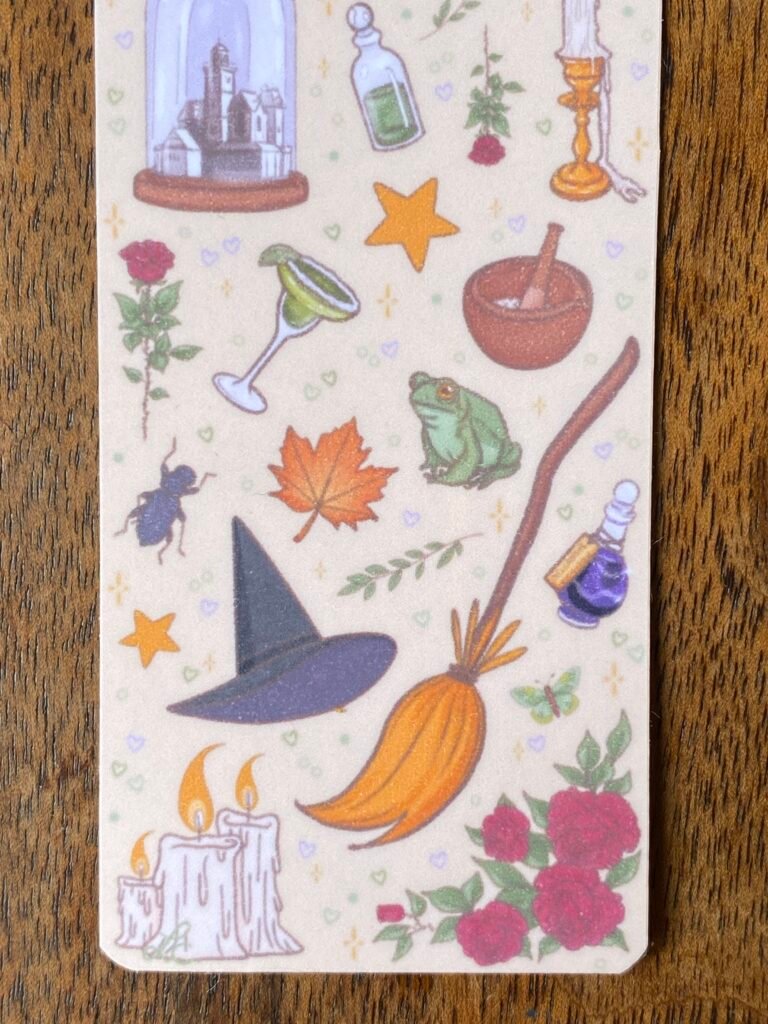 Marque-page witchy Les Soeurcières à pompon doré, papier 250g laminé