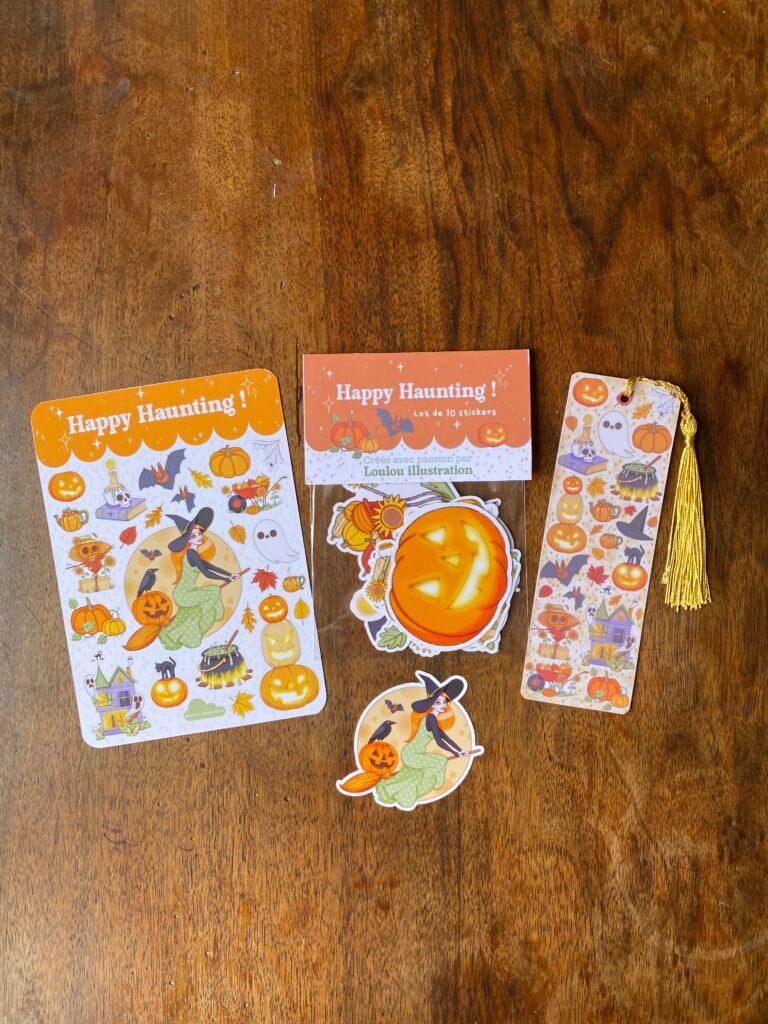Sticker Halloween sorcière sur son balai cottagecore, Loulou