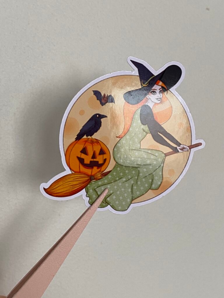 Sticker Halloween sorcière sur son balai cottagecore, Loulou