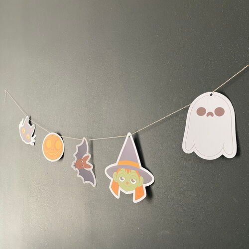 Guirlande Halloween en papier à découper : fantôme, sorcière, chauve-souris et citrouille suspendus à une ficelle, Loulou
